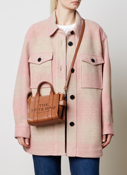 Marc Jacobs The Crossbody Tote handtas van leer met logo - voorkant 4 cognac