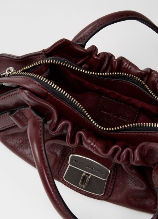 Marc Jacobs The Small Satchel handtas van lamsleer met afneembare schouderriem - detail aubergine