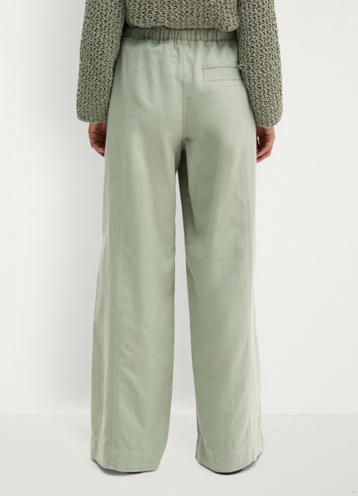 Marc O'Polo Loose fit joggingsbroek in lyocell blend - achterkant 3 lindegroen