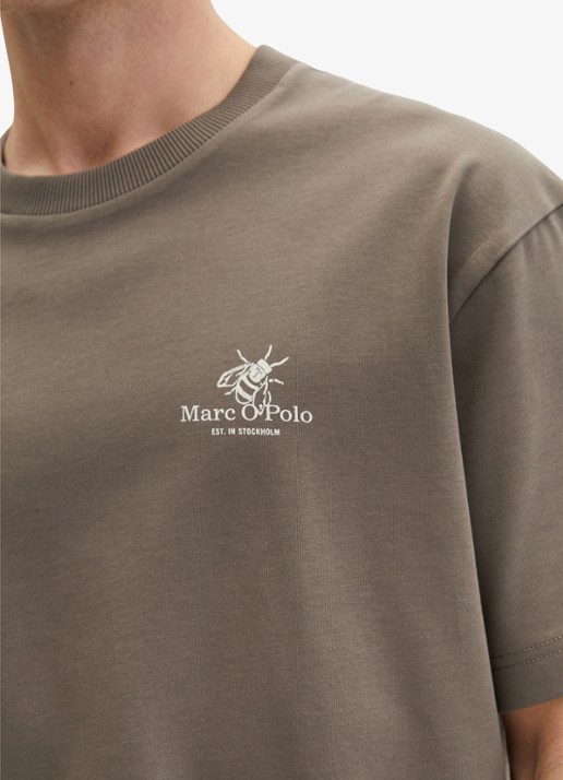 Marc O'Polo T-shirt met logo- en backprint - detail 4 bruin