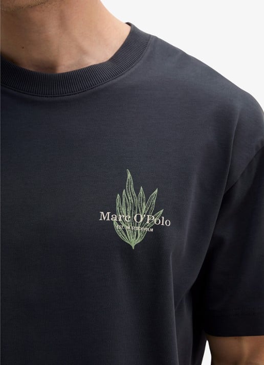 Marc O'Polo T-shirt met logo- en backprint - detail 2 donkerblauw