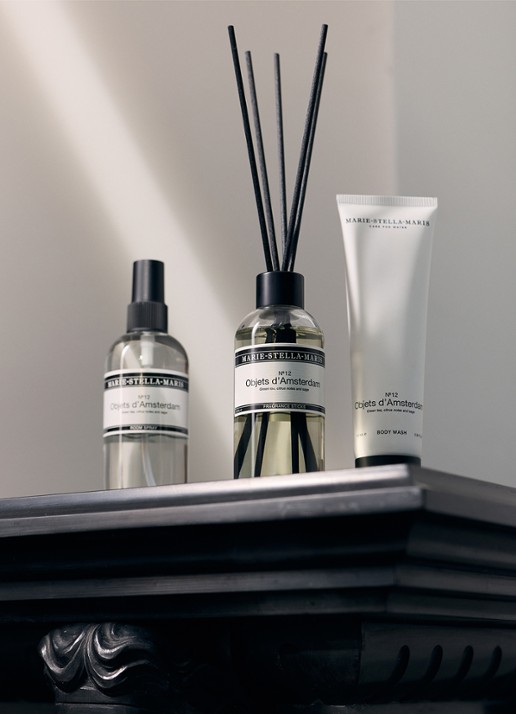 Marie-Stella-Maris Objets d'Amsterdam Bathroom Essentials Set - geuren- en verzorgingsset - achterkant 4 transparant
