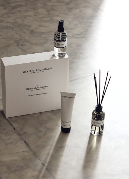 Marie-Stella-Maris Objets d'Amsterdam Bathroom Essentials Set - geuren- en verzorgingsset - voorkant 3 transparant