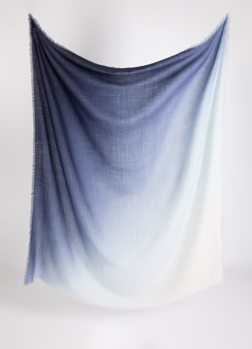 Max Mara Sjaal van wol met dip-dye dessin 140 x 140 cm - detail donkerblauw