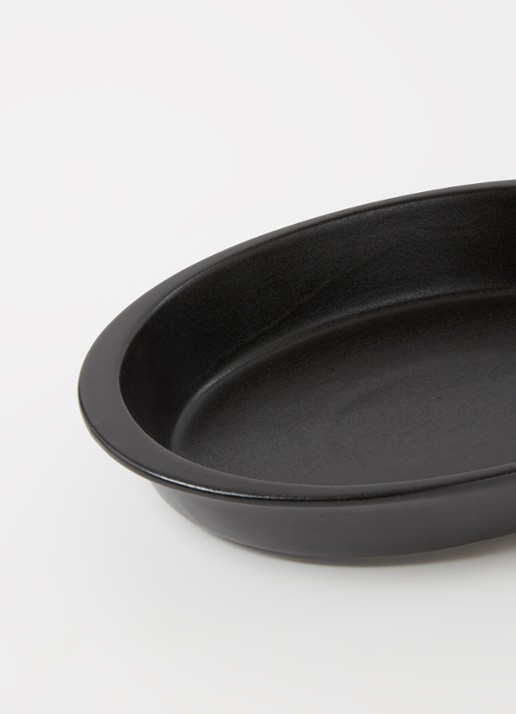 Maxwell & Williams Caviar Black ovenschaal 35 cm  - detail zwart