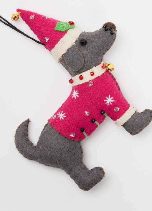 Meander Hond met kerstmuts kersthanger 13 cm - detail donkerroze
