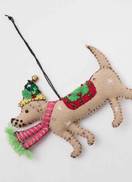 Meander Hond met muts kersthanger 10 cm - detail beige
