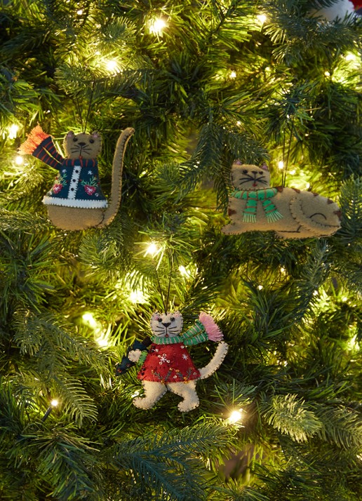 Meander Kat met kerstboom kersthanger 11 cm - voorkant 3 rood