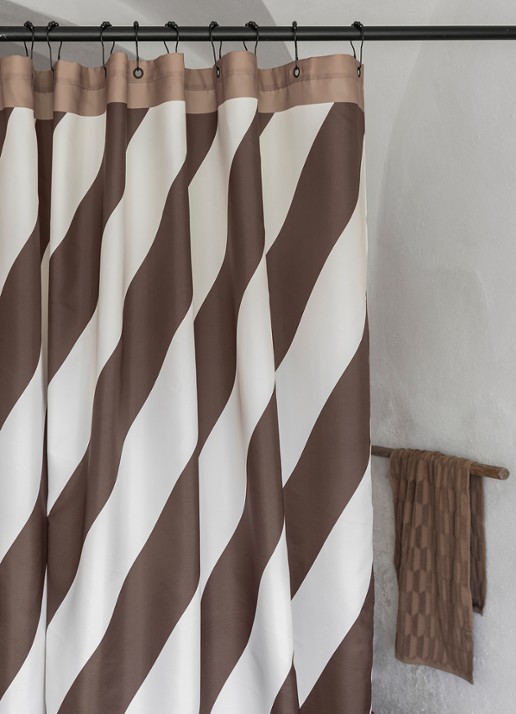 Mette Ditmer Diagonal douchegordijn 200 x 150 cm - voorkant 2 chocoladebruin