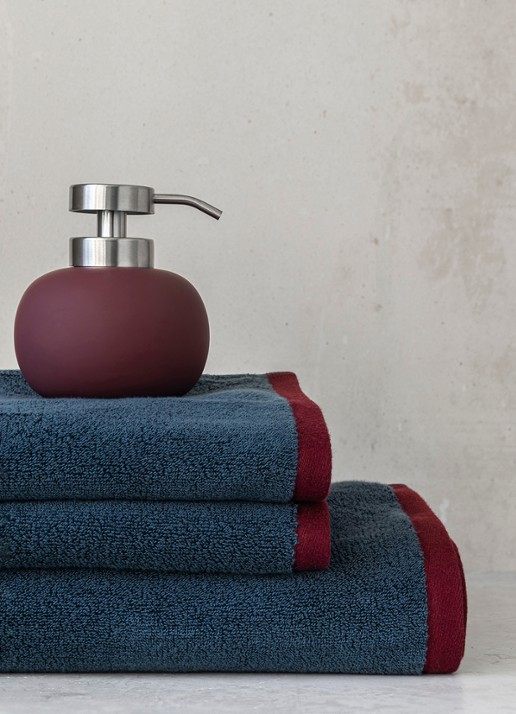 Mette Ditmer Lotus Play zeepdispenser - voorkant 4 bordeauxrood