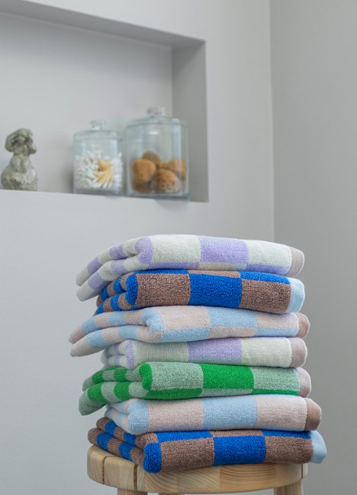 Mette Ditmer  Retro badhanddoek 70 x 133 cm - detail 3 lila