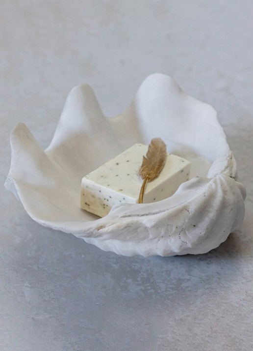 Mette Ditmer Shell ornament 13 cm - detail wit