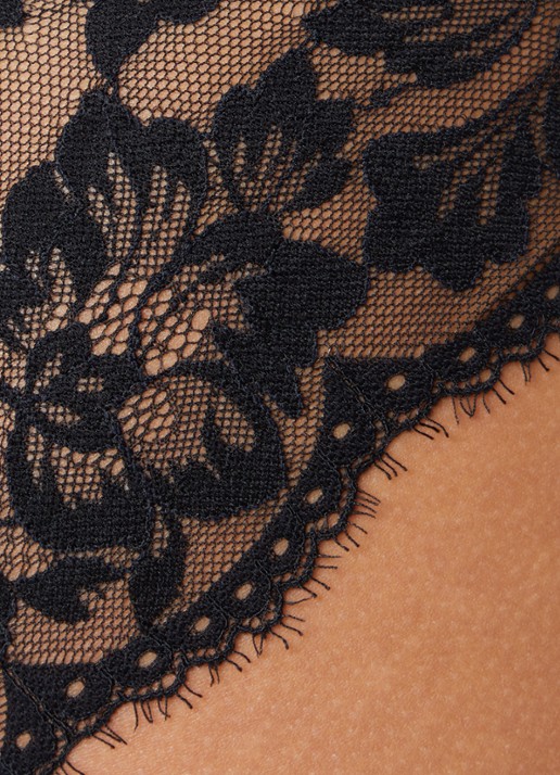 Mey Tanga met kant - detail 5 geel