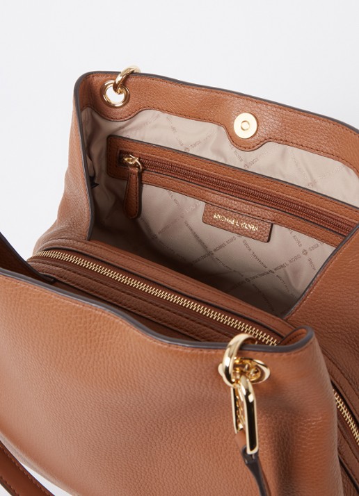 Michael Kors Kensington Large schoudertas van leer  - detail cognac