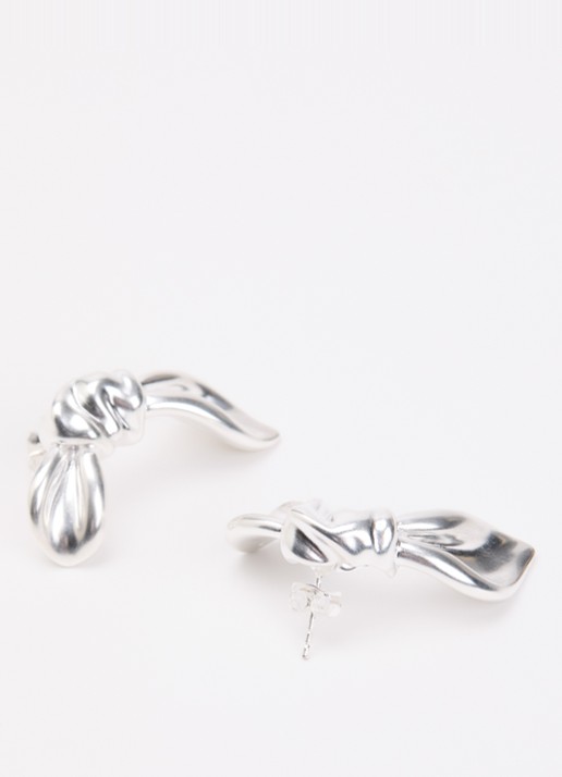 Missoma Markgong Bow Oversized oorstekers - detail 2 zilver