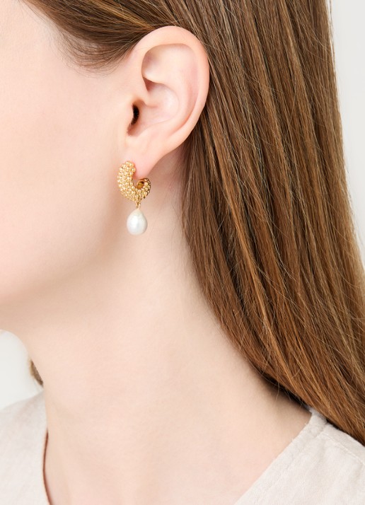 Missoma Pearl Baya oorstekers verguld - voorkant 4 goud