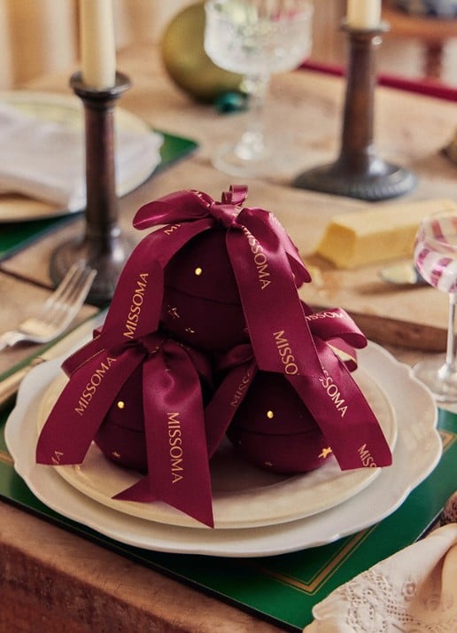 Missoma Sieradenkerstbal 2026 - oorbellen t.w.v. €125 - detail goud