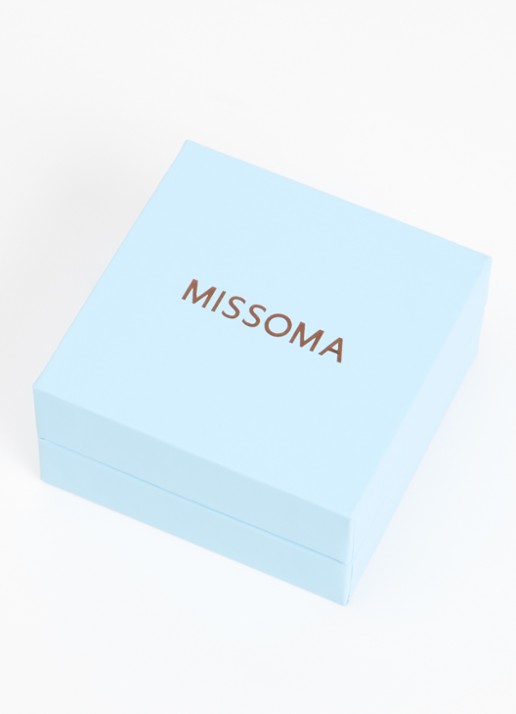 Missoma Square Pearl Stud oorstekers - detail 4 goud