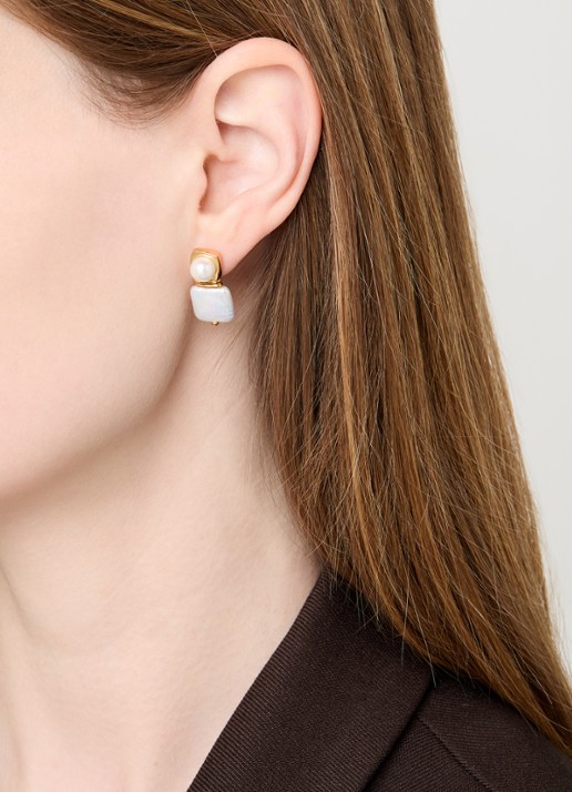 Missoma Square Pearl Stud oorstekers - voorkant 2 goud