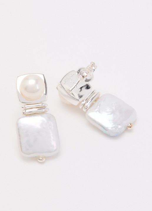 Missoma Square Pearl Stud oorstekers - detail zilver