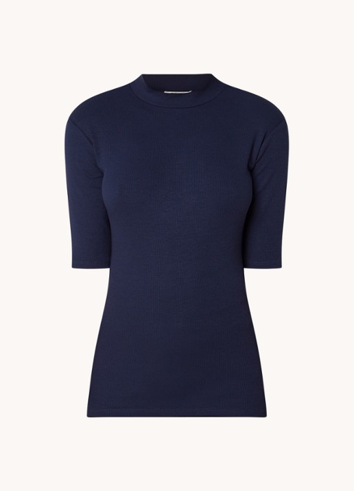 Modström Krown T-shirt met ribstructuur - voorkant jeans