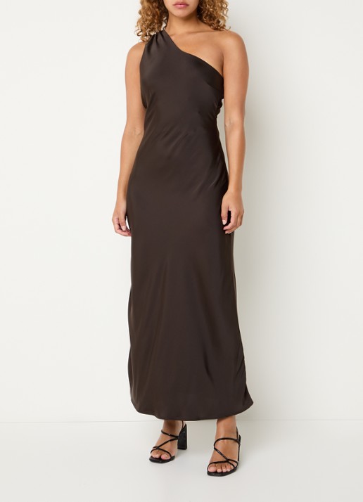 Modström Narcissa one shoulder midi jurk van satijn - detail 3 donkerbruin