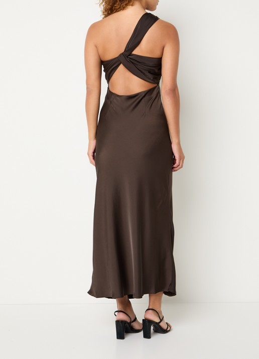 Modström Narcissa one shoulder midi jurk van satijn - voorkant 2 donkerbruin