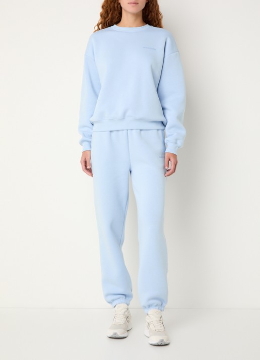 Modström Tia sweater met logoprint - voorkant 2 lichtblauw