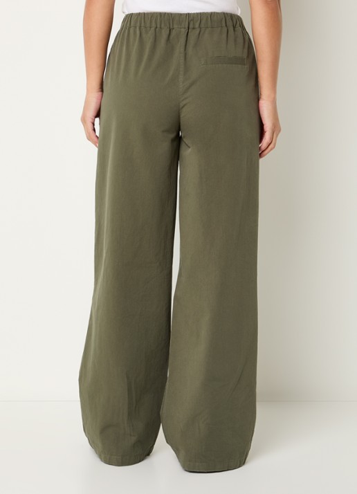 Modström Urania high waist loose fit broek met steekzakken - achterkant olijfgroen