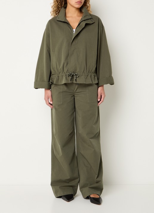 Modström Urania high waist loose fit broek met steekzakken - voorkant 3 olijfgroen
