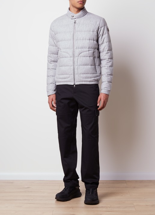Moncler Acorus gewatteerd jack in kasjmierblend met donsvulling - voorkant 3 lichtgrijs