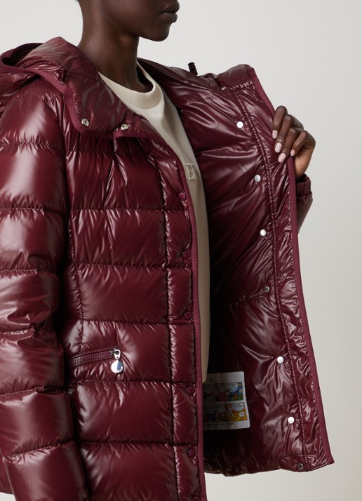 Moncler Barante gewatteerd jack met donsvulling en capuchon - detail 4 bordeauxrood