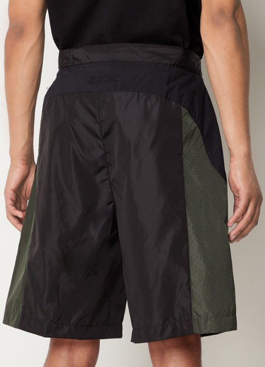 Moncler Born To Protect loose fit korte broek  - achterkant zwart