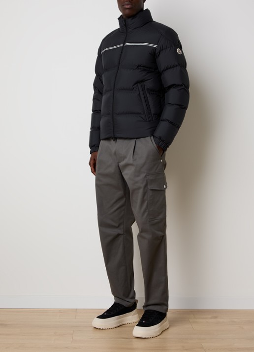 Moncler Bouvaque puffer jack met donsvulling en ritszakken - voorkant 3 zwart