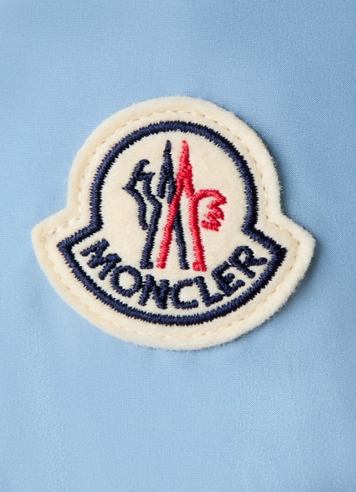 Moncler Dourbe puffer jack met donsvulling en logo - detail 4 lichtblauw