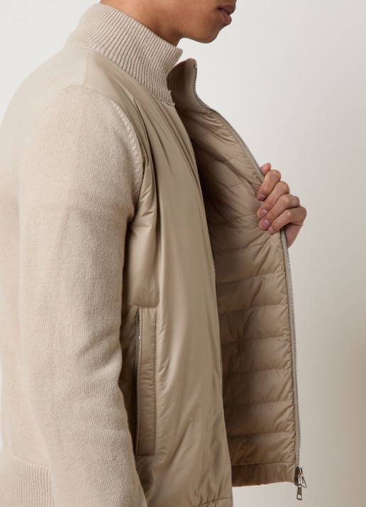 Moncler Fijngebreid vest in scheerwolblend met gewatteerd voorpand met donsvulling - detail 4 beige