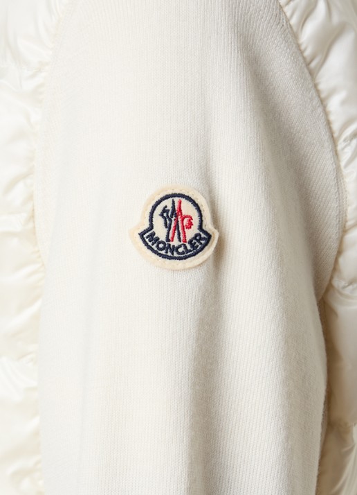 Moncler Fijngebreid vest van scheerwol met gewatteerd voorpand en donsvulling - detail 2 wit