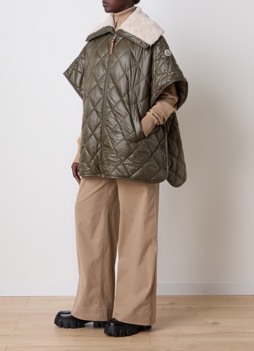Moncler Gewatteerde cape met donsvulling en steekzakken - voorkant 3 olijfgroen