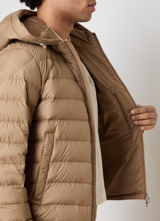 Moncler Gewatteerde jas met donsvulling en capuchon - detail 4 zand