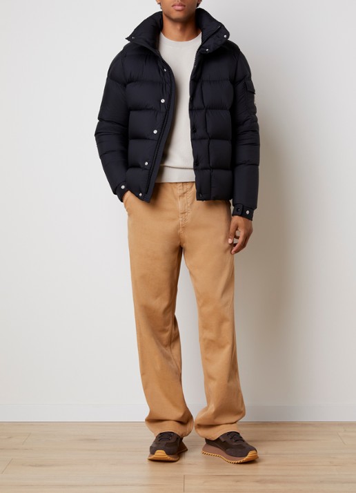 Moncler Maya puffer jack met donsvulling en ritszakken - voorkant 6 zwart