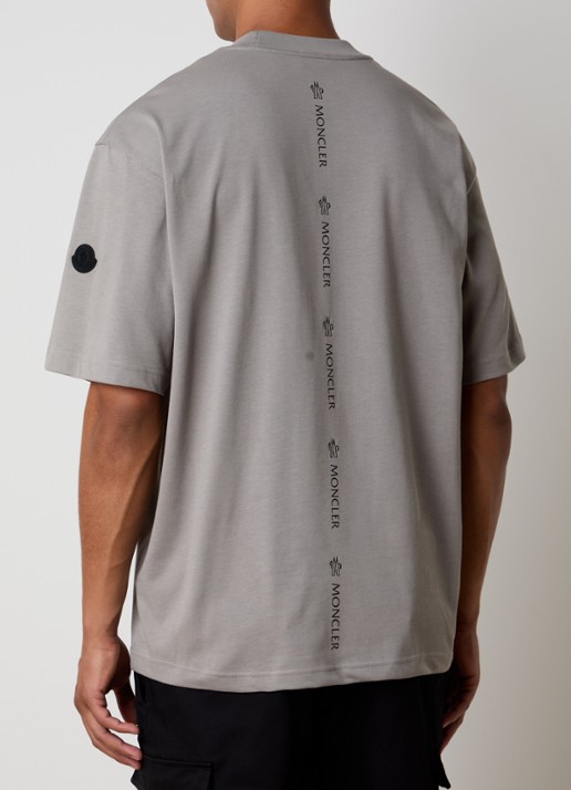 Moncler Oversized T-shirt met backprint - achterkant middengrijs