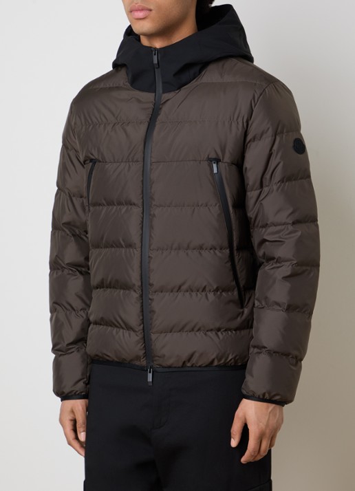 Moncler Puffer jack met donsvulling en capuchon - detail 3 donkerbruin