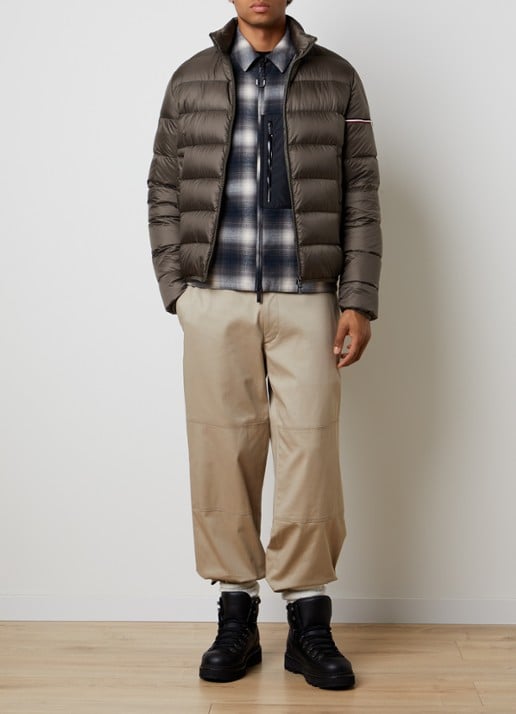 Moncler Ravenlock puffer jack met donsvulling en afneembare capuchon - voorkant 6 bronsgroen