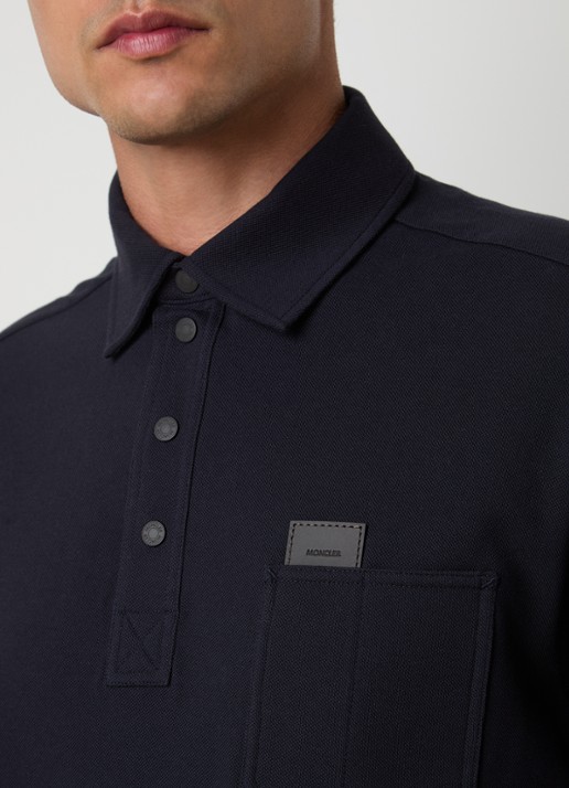 Moncler Regular fit polo van piqué katoen met borstzak - detail 3 donkerblauw