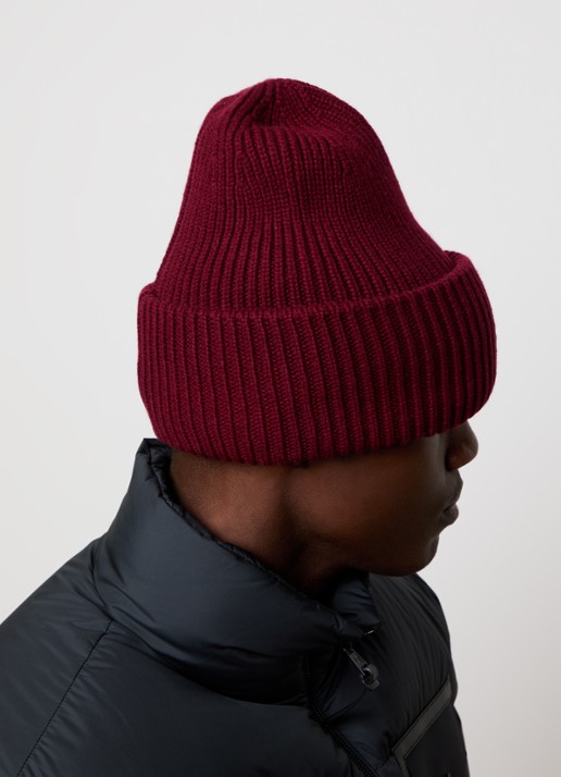 Moncler Ribgebreide muts in kasjmierblend met logo - voorkant 2 bordeauxrood
