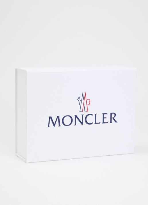 Moncler Set van romper met muts en slab in giftbox 3-delig - detail 3 wit