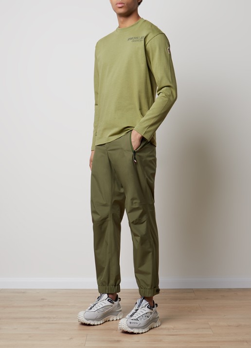 Moncler Slim fit trackpants met ritszakken - voorkant 2 mosgroen