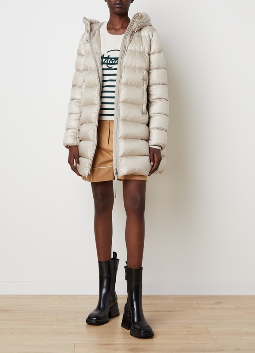 Moncler Suyenne longline pufferjas met donsvulling - voorkant 5 beige