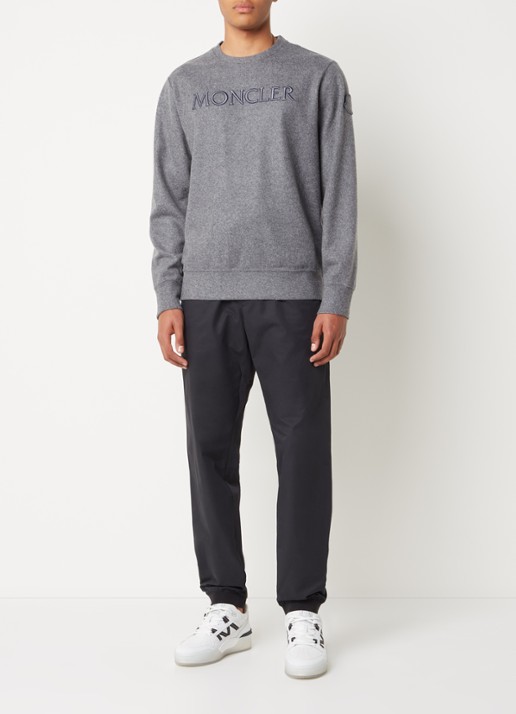 Moncler Sweater in wolblend met logoborduring - voorkant 2 legergroen