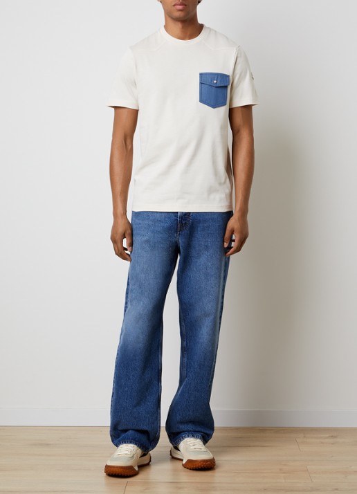 Moncler T-shirt met borstzak - voorkant 3 gebroken wit